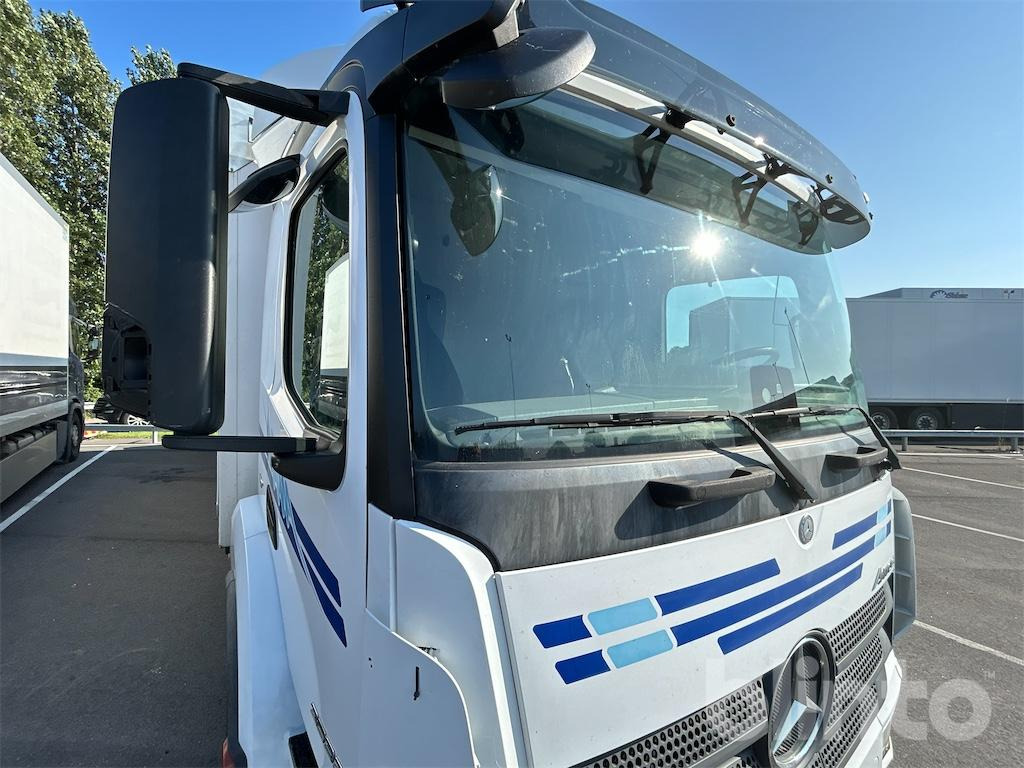 Box truck MERCEDES-BENZ: picture 19