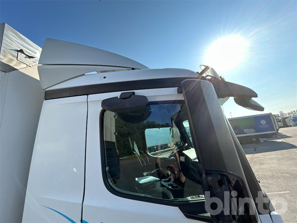 Box truck MERCEDES-BENZ: picture 24