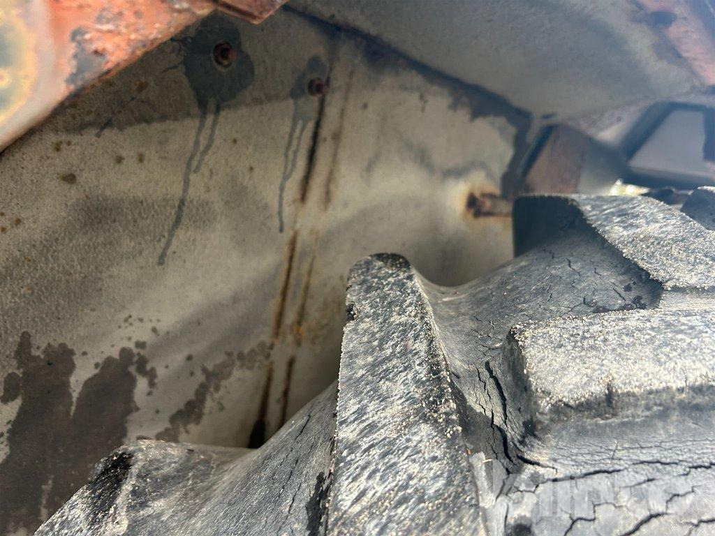 Farm tractor MF 365-4 WD: picture 42 Farm tractor MF 365-4 WD: picture 42