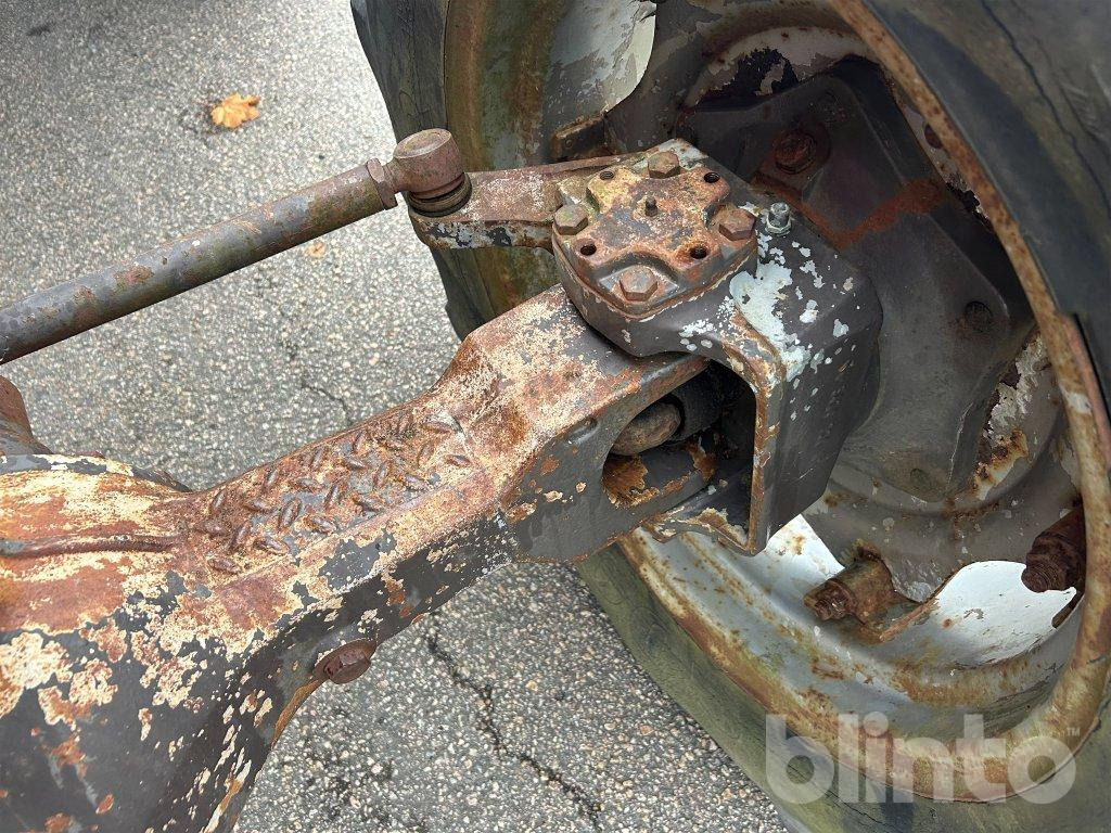 Farm tractor MF 365-4 WD: picture 10 Farm tractor MF 365-4 WD: picture 10