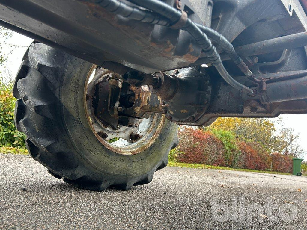 Farm tractor MF 365-4 WD: picture 22 Farm tractor MF 365-4 WD: picture 22