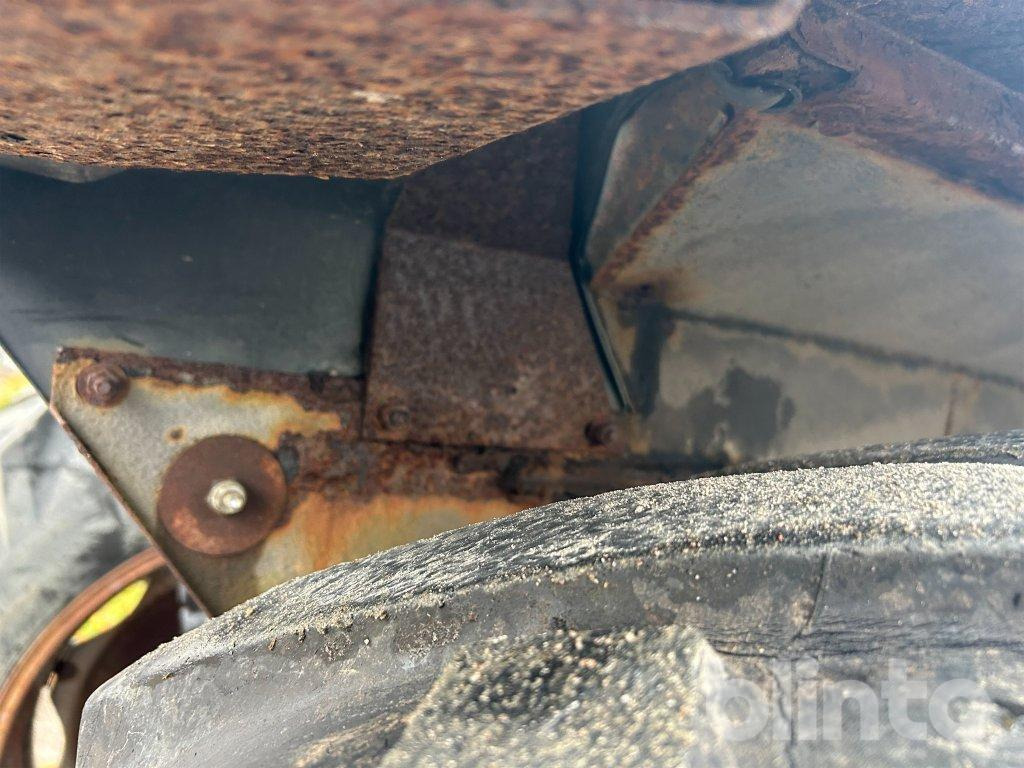 Farm tractor MF 365-4 WD: picture 30 Farm tractor MF 365-4 WD: picture 30