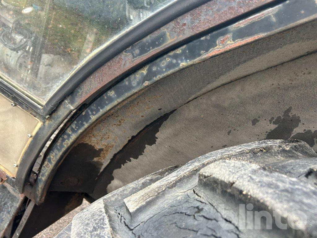 Farm tractor MF 365-4 WD: picture 41 Farm tractor MF 365-4 WD: picture 41