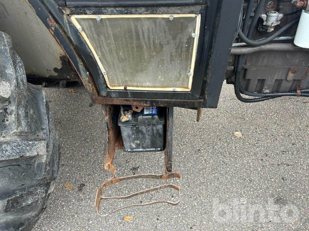 Farm tractor MF 365-4 WD: picture 24 Farm tractor MF 365-4 WD: picture 24