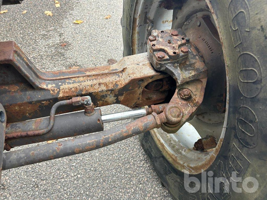 Farm tractor MF 365-4 WD: picture 17 Farm tractor MF 365-4 WD: picture 17