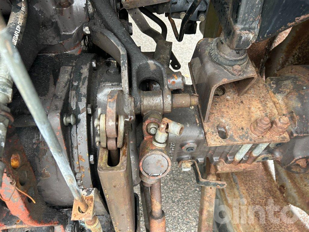 Farm tractor MF 365-4 WD: picture 48 Farm tractor MF 365-4 WD: picture 48