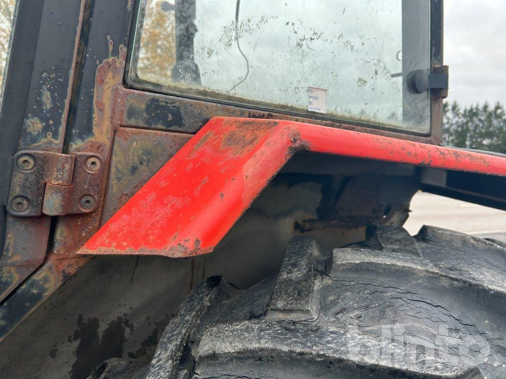 Farm tractor MF 365-4 WD: picture 39 Farm tractor MF 365-4 WD: picture 39