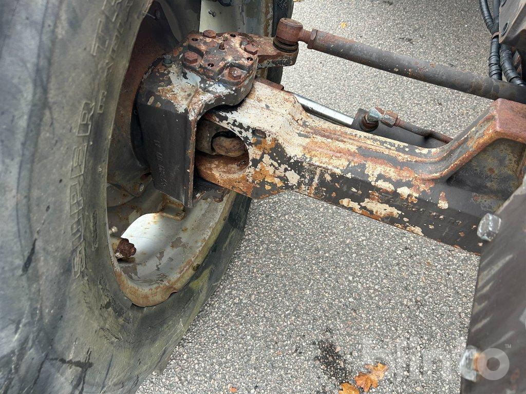 Farm tractor MF 365-4 WD: picture 8 Farm tractor MF 365-4 WD: picture 8