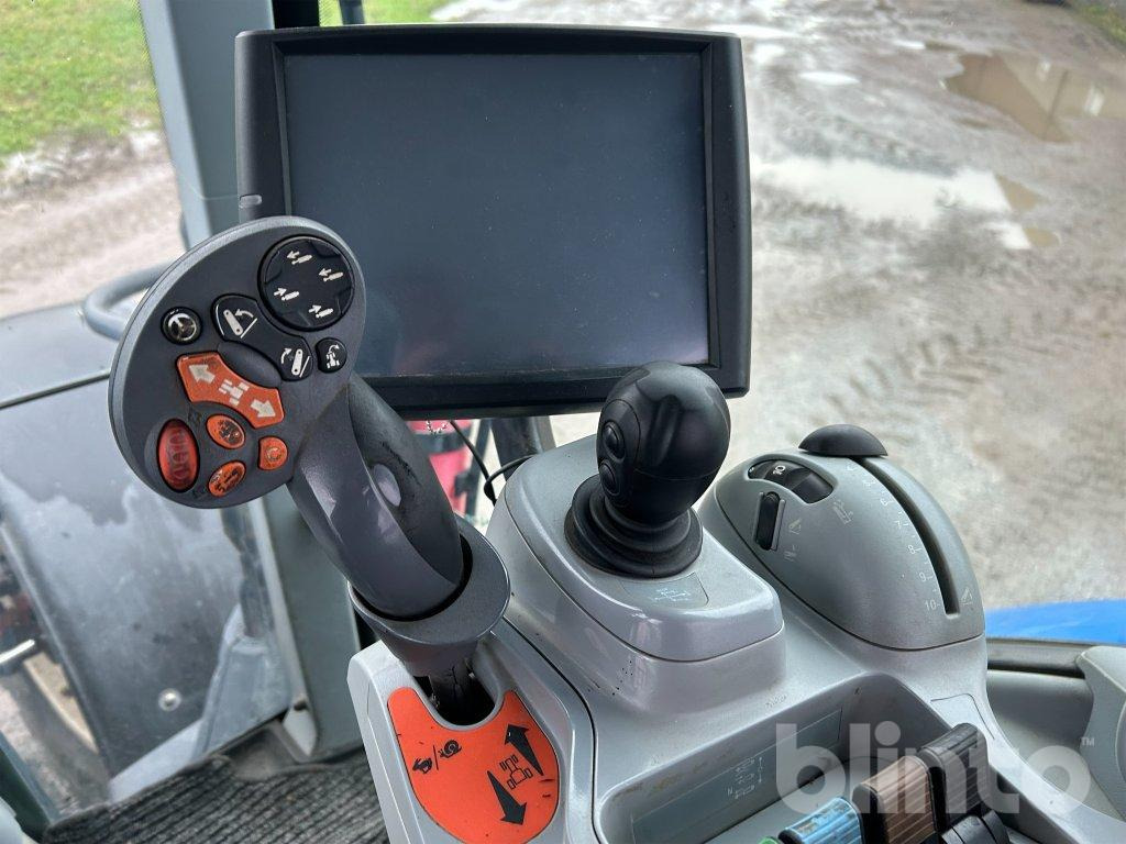 Farm tractor New Holland T7. 210: picture 38