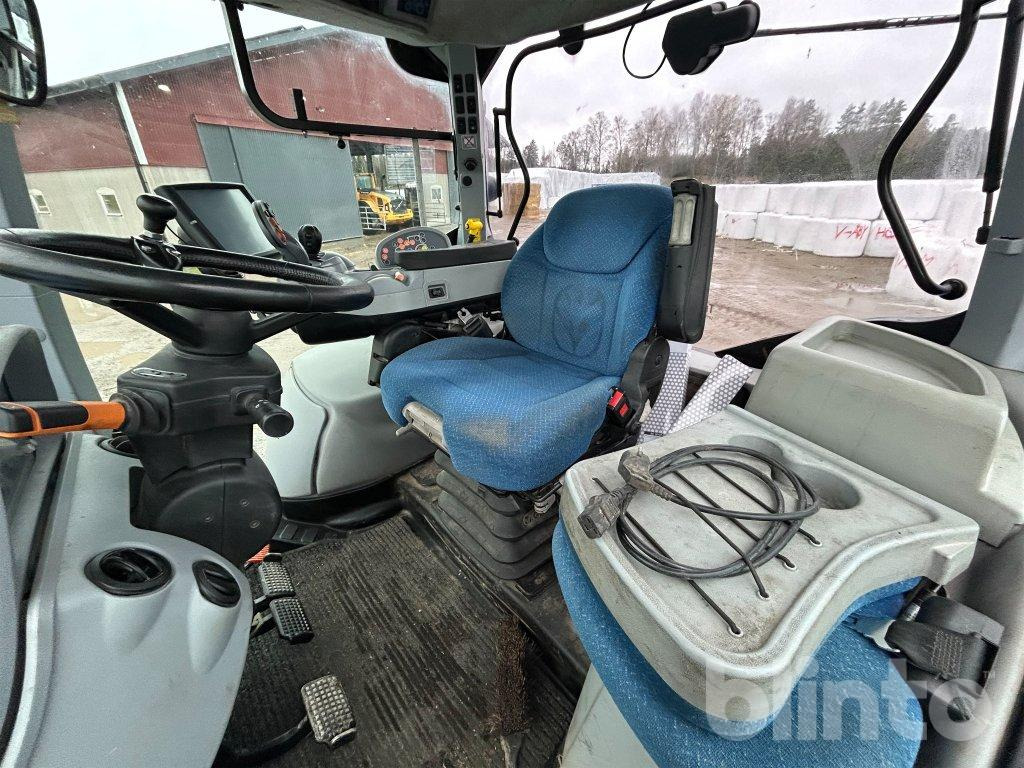Farm tractor New Holland T7. 210: picture 35