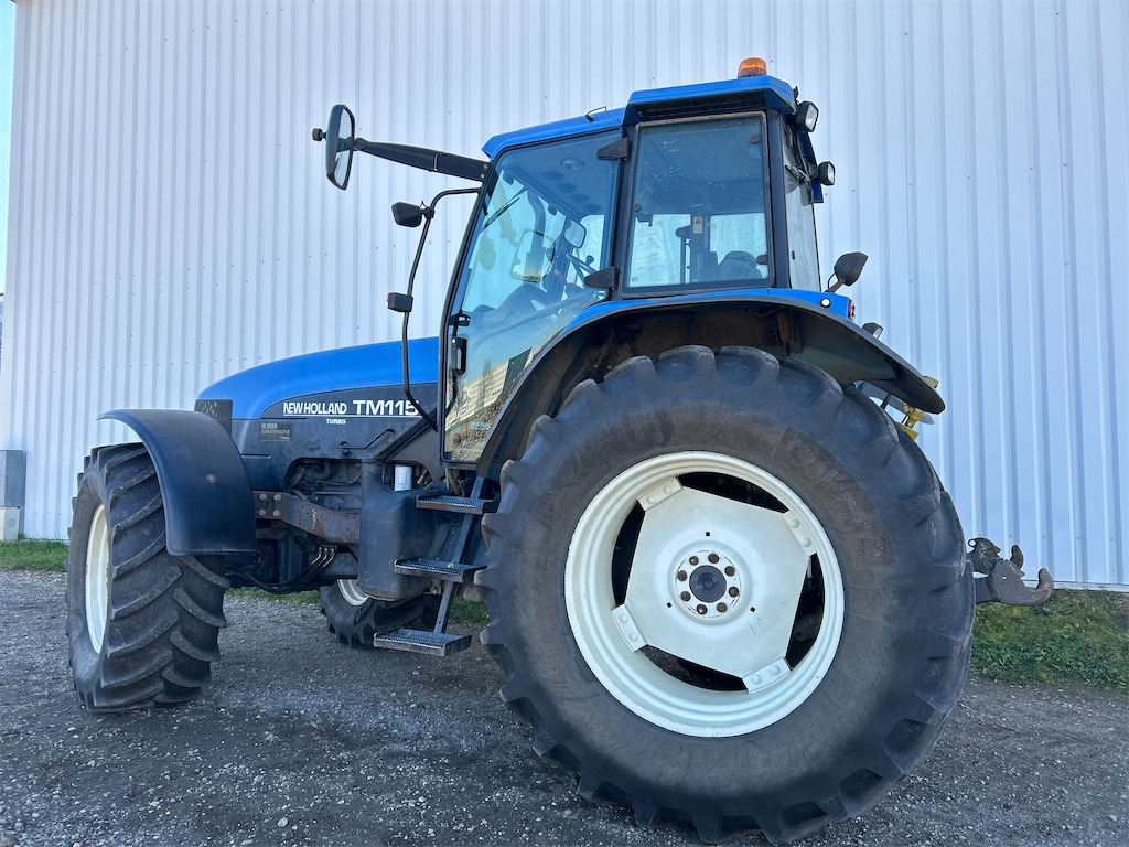 New Holland TM115 (2001) - Farm tractor: picture 4 New Holland TM115 (2001) - Farm tractor: picture 4