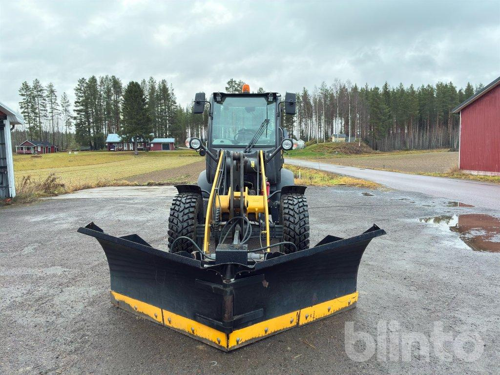 New Holland W80 C - Wheel loader: picture 2 New Holland W80 C - Wheel loader: picture 2