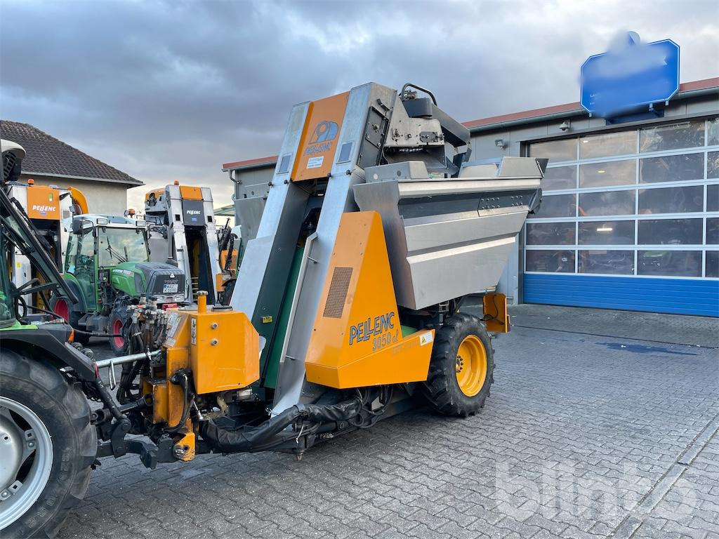 Pellenc 3050 AL (2005) - Grape harvesting machine: picture 1 Pellenc 3050 AL (2005) - Grape harvesting machine: picture 1