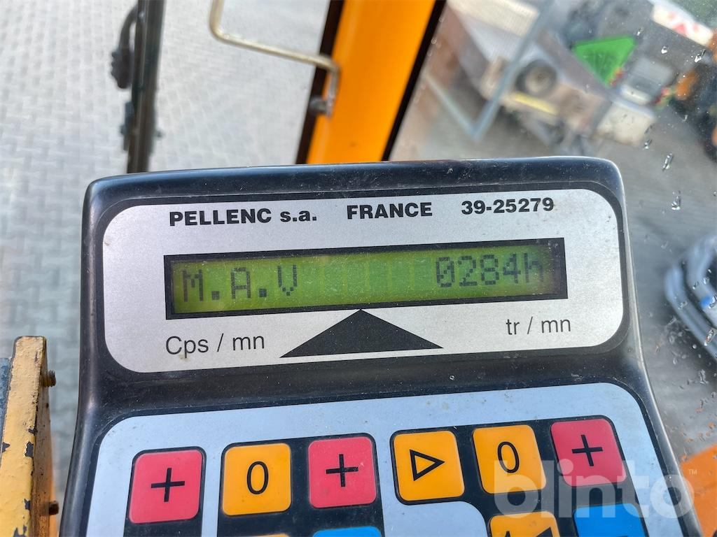 Pellenc 3200 (2000) - Grape harvesting machine: picture 5 Pellenc 3200 (2000) - Grape harvesting machine: picture 5