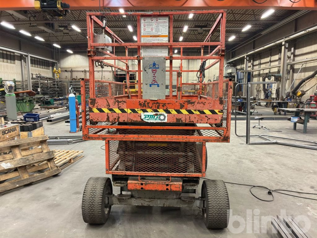 Skyjack 6832E - Scissor lift: picture 2 Skyjack 6832E - Scissor lift: picture 2