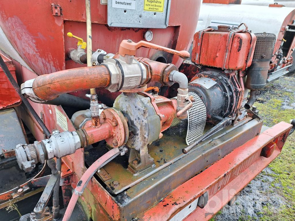 Strassmayer TS 5000 (1993) - Asphalt distributor: picture 5 Strassmayer TS 5000 (1993) - Asphalt distributor: picture 5