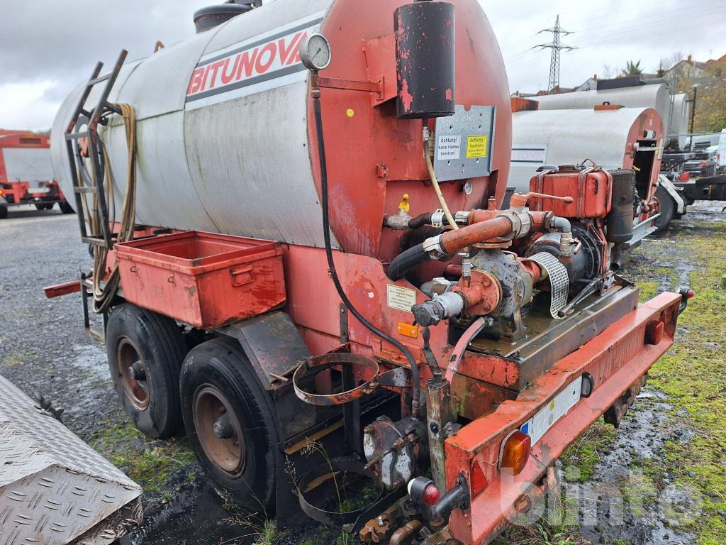 Strassmayer TS 5000 (1993) - Asphalt distributor: picture 2 Strassmayer TS 5000 (1993) - Asphalt distributor: picture 2