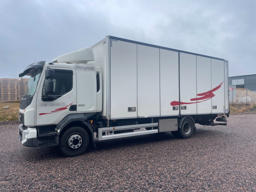 VOLVO FL 4X2 250 - Box truck: picture 1 VOLVO FL 4X2 250 - Box truck: picture 1