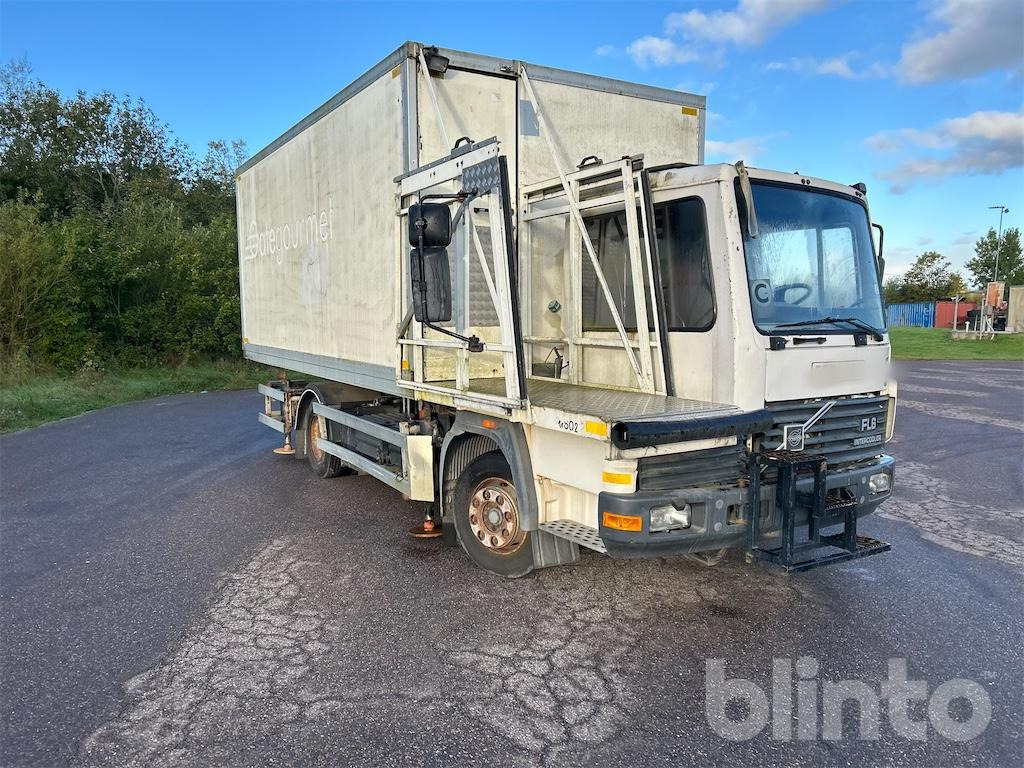 VOLVO FL608 J MNLAST 4*2 - Airport catering truck: picture 3 VOLVO FL608 J MNLAST 4*2 - Airport catering truck: picture 3