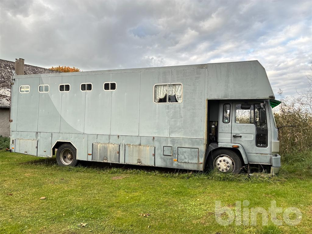 VOLVO FL614 - Horse truck: picture 1 VOLVO FL614 - Horse truck: picture 1