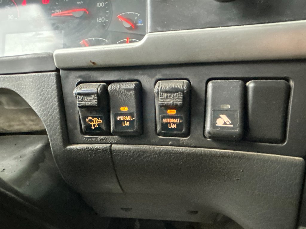 Hook lift truck VOLVO FM 400 6X2: picture 30