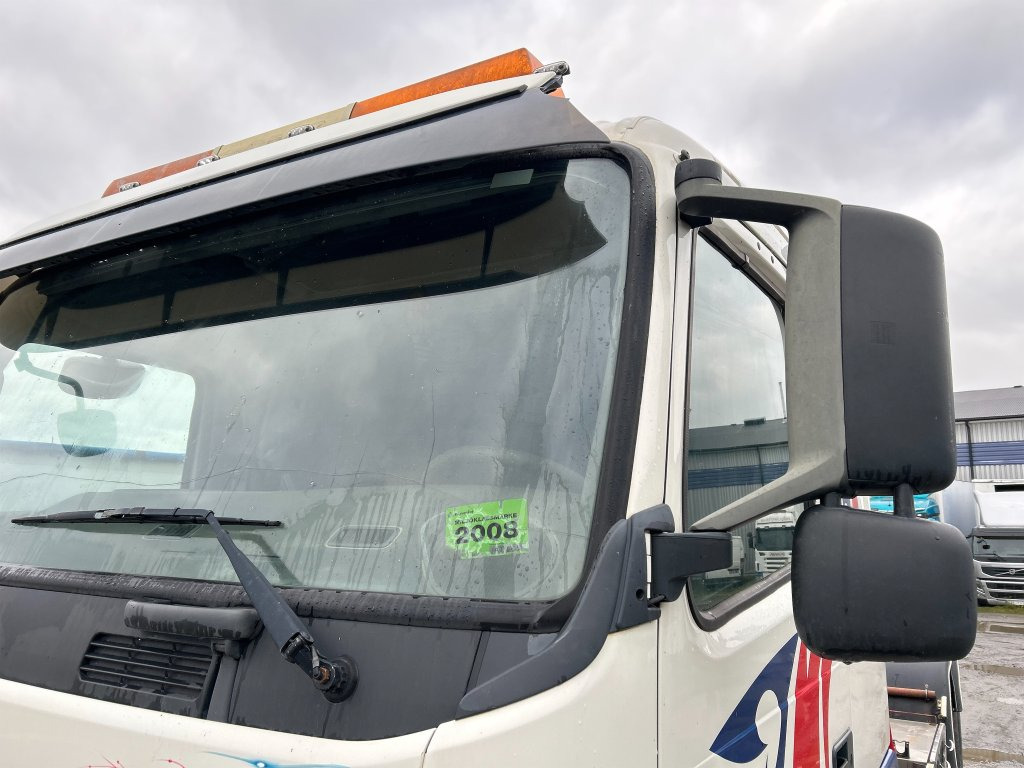 Hook lift truck VOLVO FM 400 6X2: picture 35