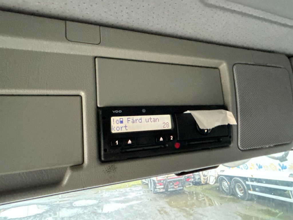 Hook lift truck VOLVO FM 400 6X2: picture 15