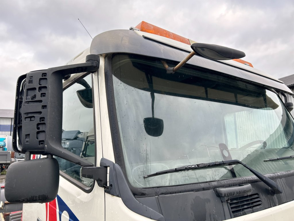 Hook lift truck VOLVO FM 400 6X2: picture 43