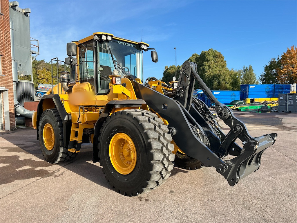 Volvo L120G - Wheel loader: picture 1 Volvo L120G - Wheel loader: picture 1