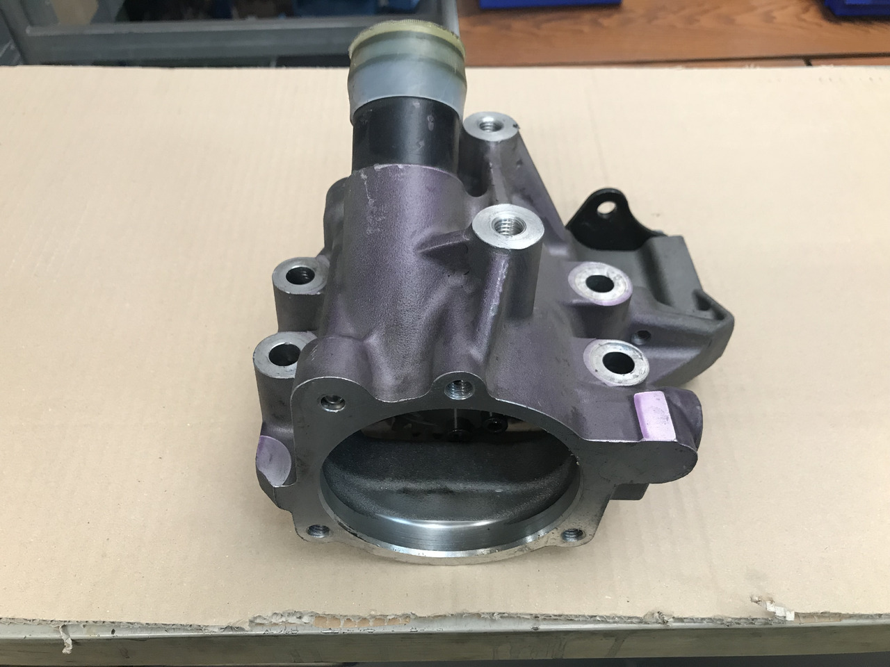 CARCASSA RIDUTTORE ASSEMBLAGGIO POMPA CARBURANTE ALTA PRESSIONE MAN 51385075020 - Fuel pump for Truck: picture 3 CARCASSA RIDUTTORE ASSEMBLAGGIO POMPA CARBURANTE ALTA PRESSIONE MAN 51385075020 - Fuel pump for Truck: picture 3