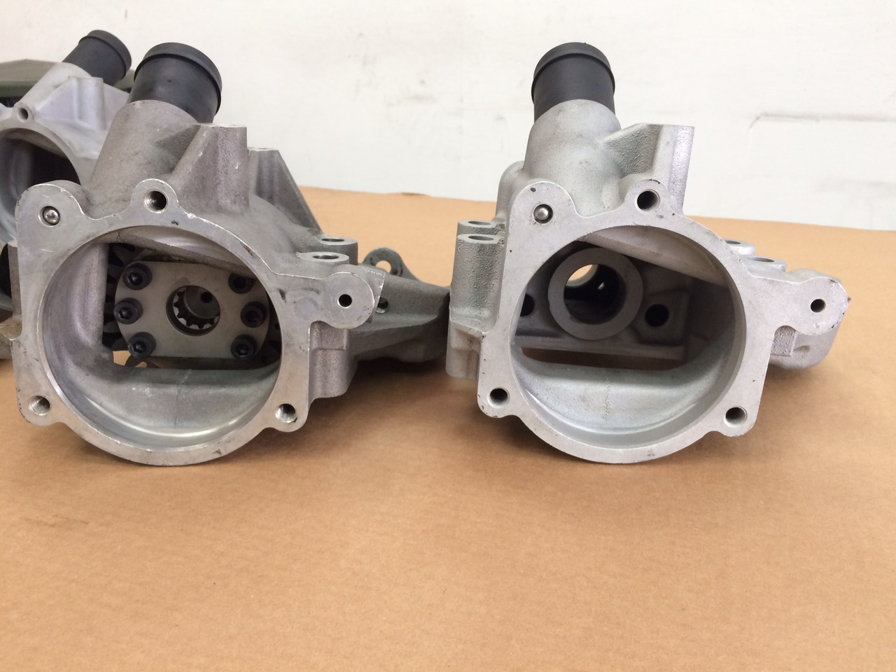 CARCASSA RIDUTTORE PER POMPA CARBURANTE ALTA PRESSIONE - MOTORI MAN D2066 / D2676 - Fuel pump for Truck: picture 4 CARCASSA RIDUTTORE PER POMPA CARBURANTE ALTA PRESSIONE - MOTORI MAN D2066 / D2676 - Fuel pump for Truck: picture 4