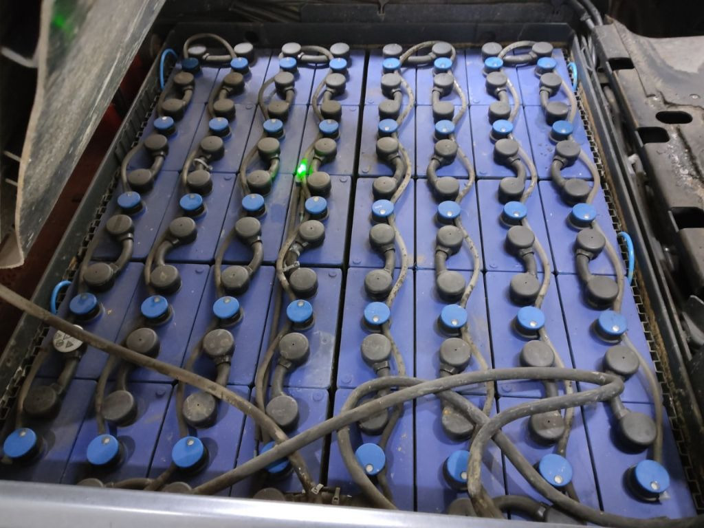 Linde E30HL-01/600 - Electric forklift: picture 4 Linde E30HL-01/600 - Electric forklift: picture 4