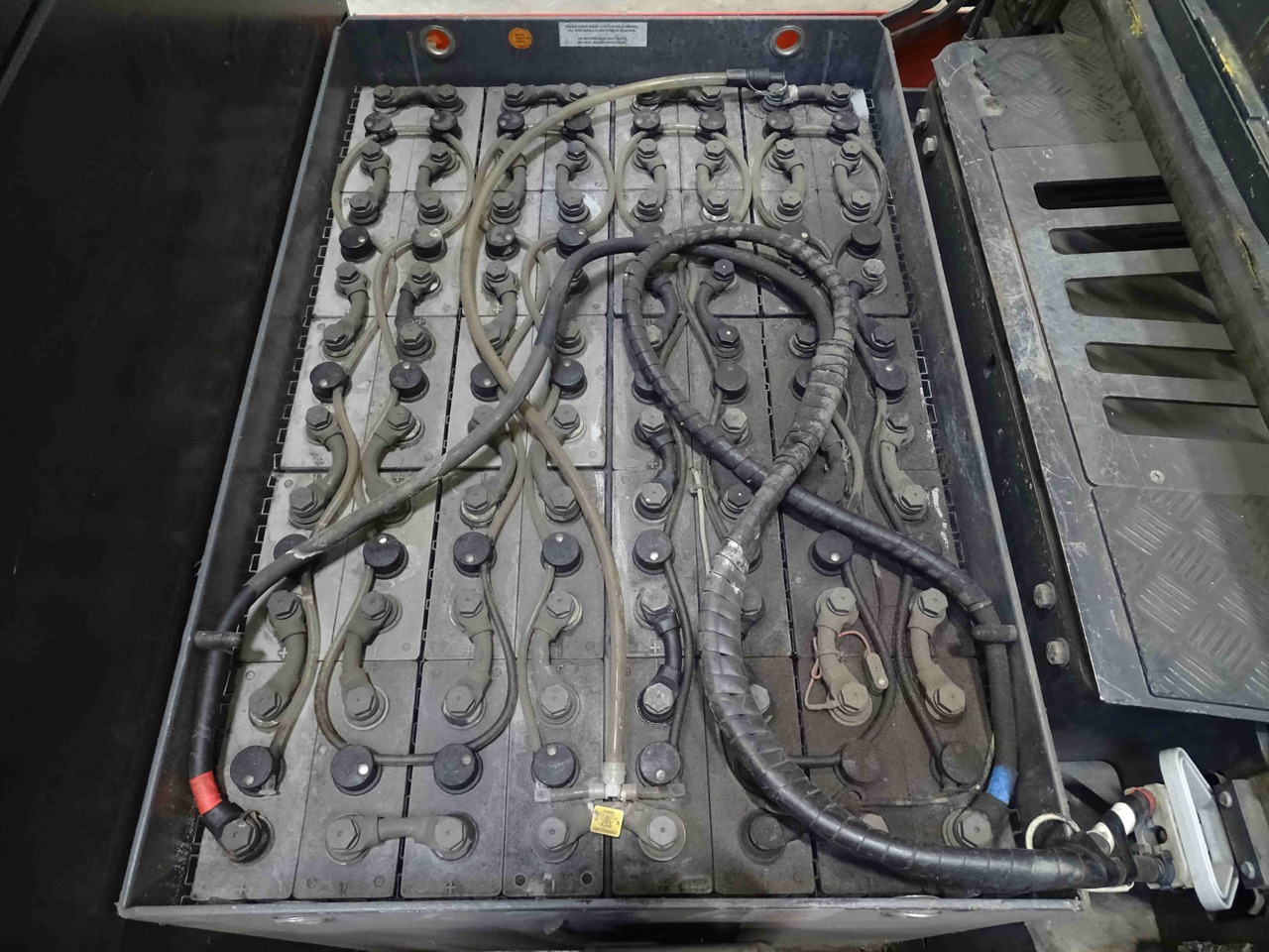 Linde P250 - Tow tractor: picture 4 Linde P250 - Tow tractor: picture 4