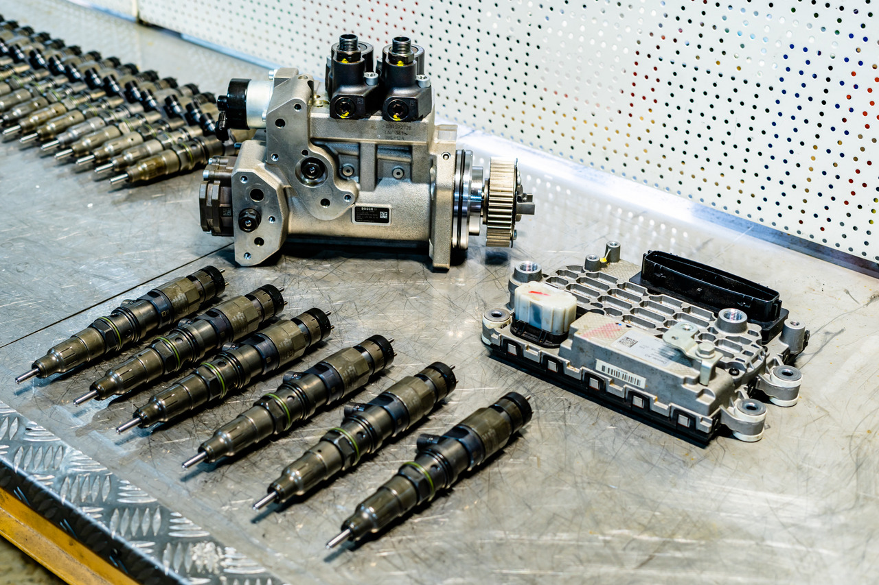 Injectors Detroit Diesel DD15 A4710700887 0445120386 - Injector for Truck: picture 1 Injectors Detroit Diesel DD15 A4710700887 0445120386 - Injector for Truck: picture 1