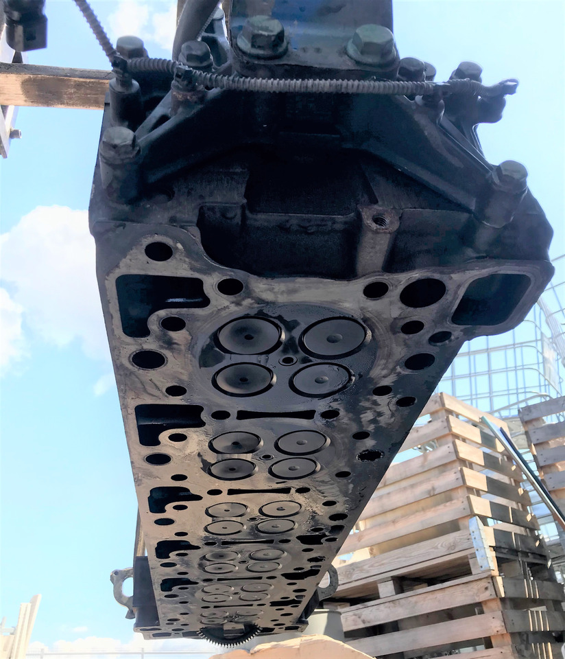 Mercedes Actros MP4 Euro 6 Cylinderhead OM470 - Engine and parts for Truck: picture 3 Mercedes Actros MP4 Euro 6 Cylinderhead OM470 - Engine and parts for Truck: picture 3
