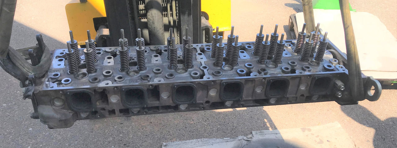 Mercedes Actros MP4 Euro 6 Cylinderhead OM470 - Engine and parts for Truck: picture 1 Mercedes Actros MP4 Euro 6 Cylinderhead OM470 - Engine and parts for Truck: picture 1