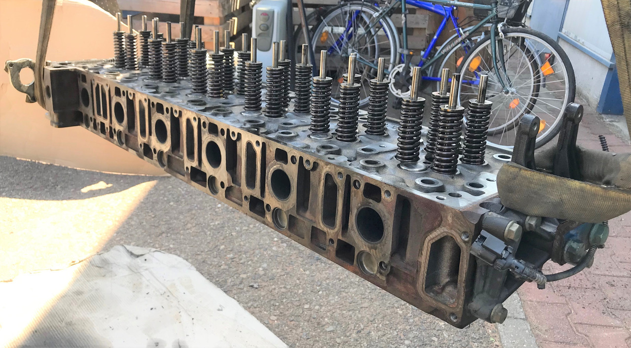 Mercedes Actros MP4 Euro 6 Cylinderhead OM470 - Engine and parts for Truck: picture 2 Mercedes Actros MP4 Euro 6 Cylinderhead OM470 - Engine and parts for Truck: picture 2