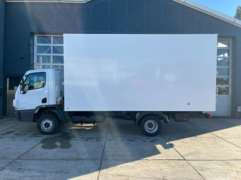 Mercedes-Benz Accelo 915 4x2 Closed Cargo Truck - Box truck: picture 2 Mercedes-Benz Accelo 915 4x2 Closed Cargo Truck - Box truck: picture 2