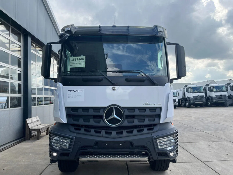 Mercedes-Benz Arocs 4040 6x6 Water Tank Truck - Tank truck: picture 5 Mercedes-Benz Arocs 4040 6x6 Water Tank Truck - Tank truck: picture 5