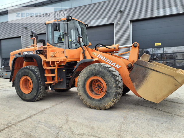 Doosan DL300 - Wheel loader: picture 1 Doosan DL300 - Wheel loader: picture 1