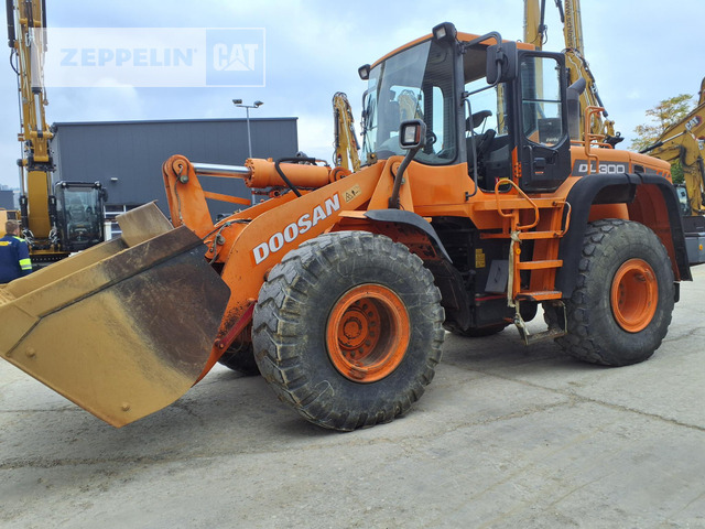 Doosan DL300 - Wheel loader: picture 2 Doosan DL300 - Wheel loader: picture 2