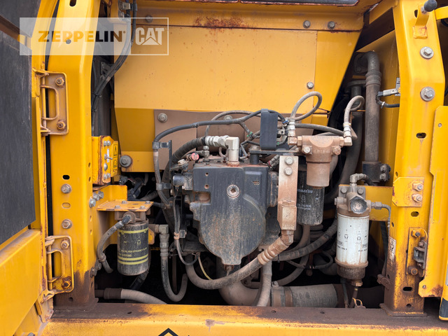 Crawler excavator Komatsu HB215LC-2: picture 11