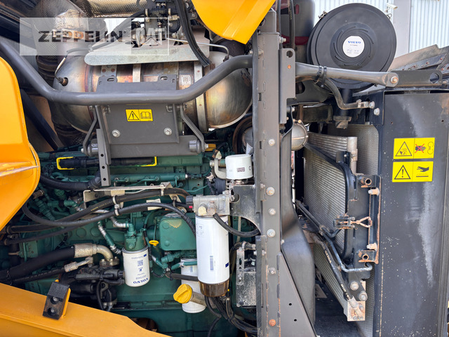 Wheel loader Volvo L90: picture 11