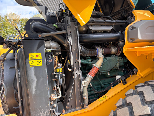 Wheel loader Volvo L90: picture 12