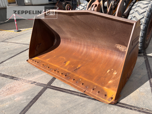 Wheel loader Volvo L90: picture 9