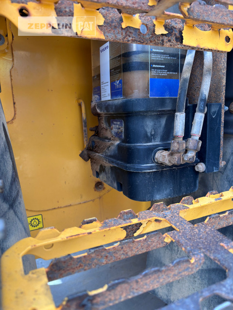 Wheel loader Volvo L90: picture 13