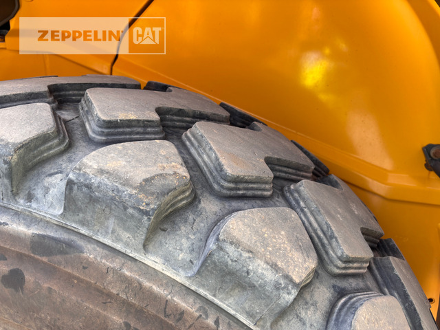 Wheel loader Volvo L90: picture 8