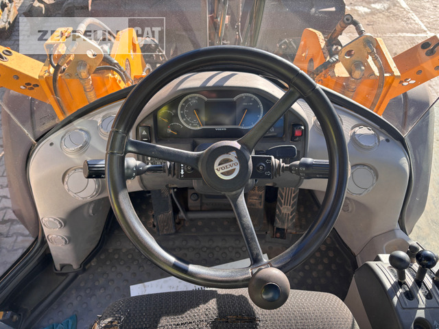 Wheel loader Volvo L90: picture 15