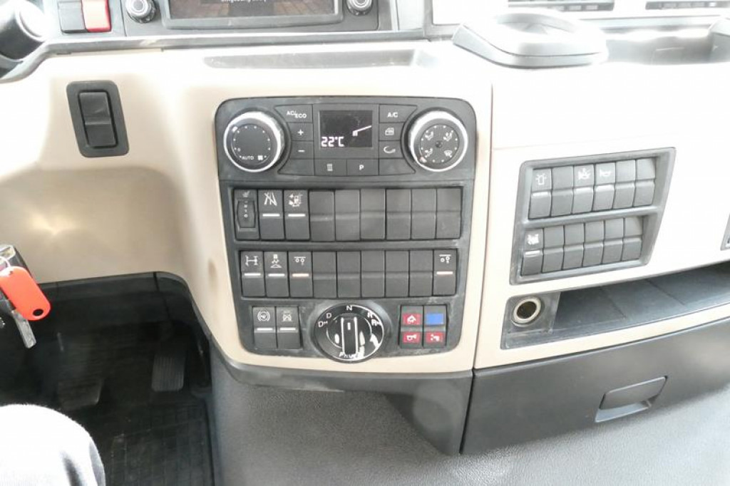 Hook lift truck MAN TG-S 26.420 6x2 Abrollkipper: picture 6