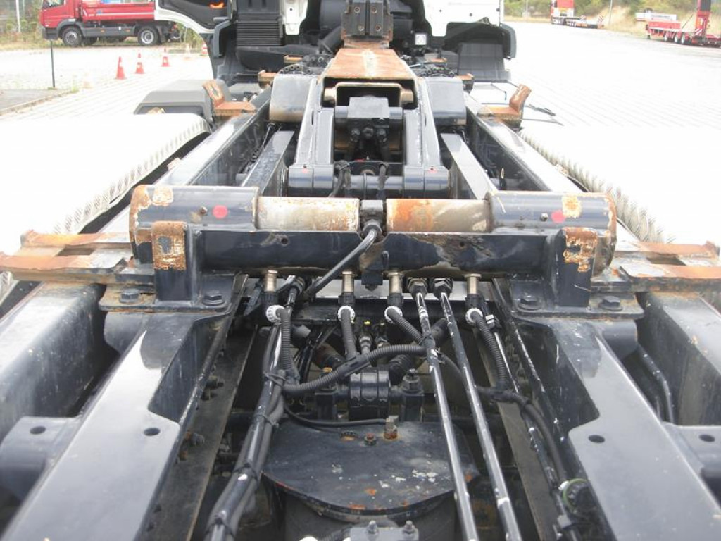 Hook lift truck MAN TG-S 26.420 6x2 Abrollkipper: picture 12